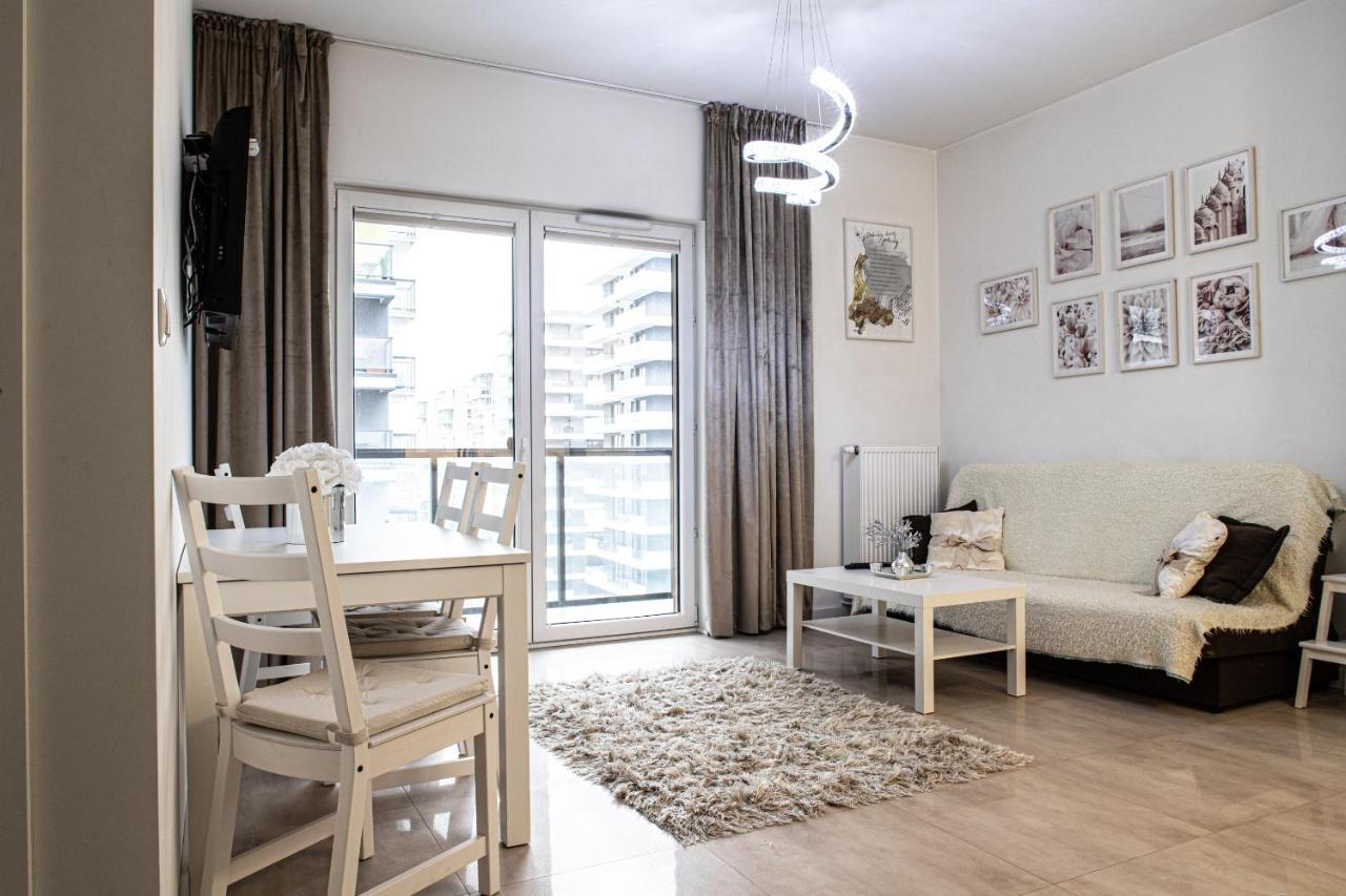Wola Glamour Apartment ワルシャワ エクステリア 写真